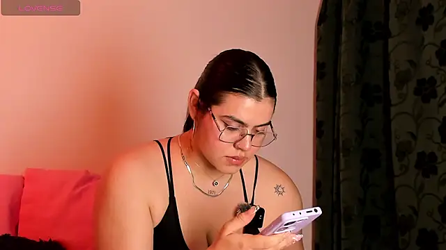 Snapshot of veronica185 chatting on 05.27.26 veronica185 online show from 05.27.26