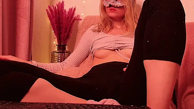 SecretAnni online show from 12.25.24