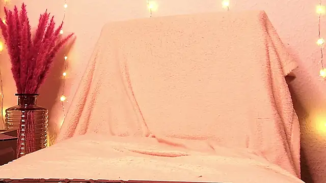 SecretAnni online show from 01.05.25