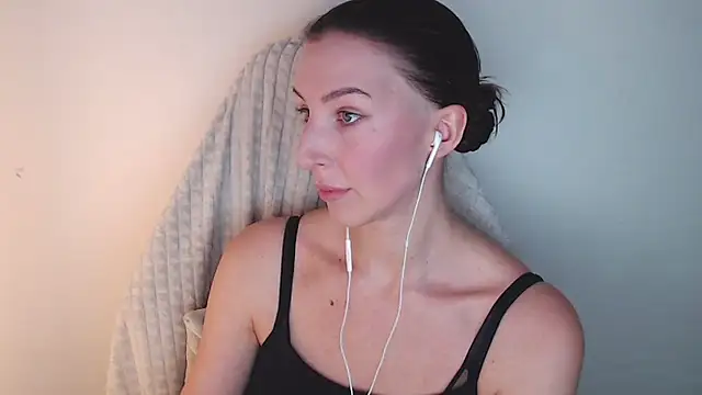 Snapshot of -Allure- chatting on 02.01.26 -Allure- online show from 02.01.26