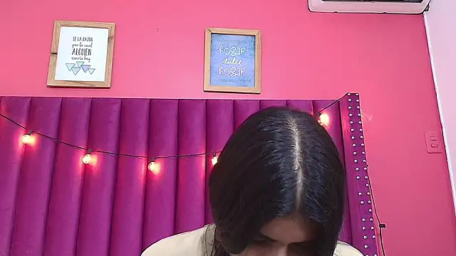 littlee emilyy  online show from 01.23.25