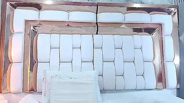 littlee emilyy  online show from 02.27.25