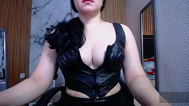 Snapshot of megancero chatting on 12.05.25 megancero online show from 12.05.25