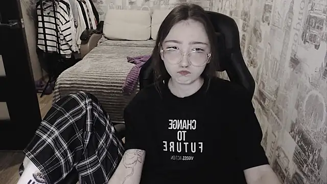 Snapshot of AmeliaKamishiro chatting on 12.15.24 AmeliaKamishiro online show from 12.15.24