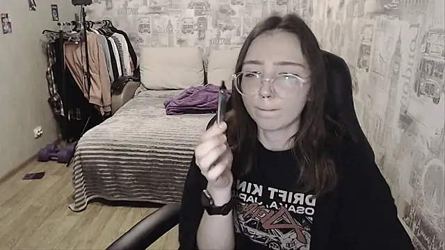 Snapshot of AmeliaKamishiro chatting on 12.20.24 AmeliaKamishiro online show from 12.20.24