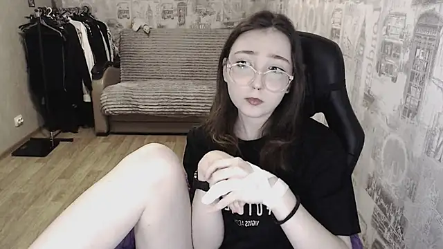 Snapshot of AmeliaKamishiro chatting on 02.11.25 AmeliaKamishiro online show from 02.11.25