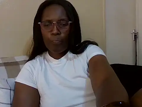 Snapshot of Malaika_Nkosi chatting on 09.11.25 Malaika Nkosi online show from 09.11.25
