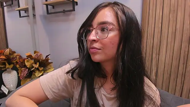 Snapshot of Eva_Macalliter chatting on 12.28.24 Eva Macalliter online show from 12.28.24