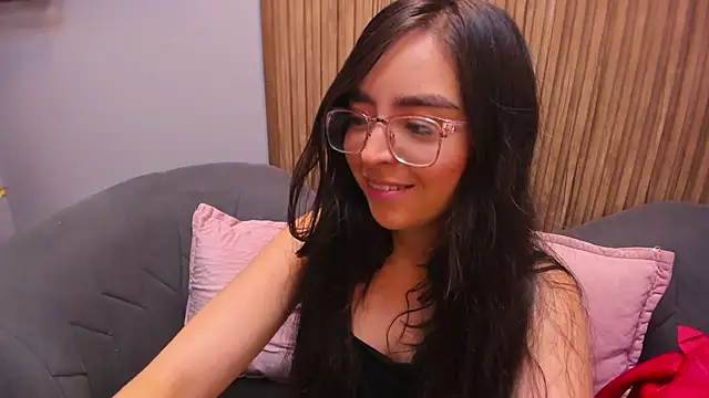 Snapshot of Eva_Macalliter chatting on 12.29.24 Eva Macalliter online show from 12.29.24