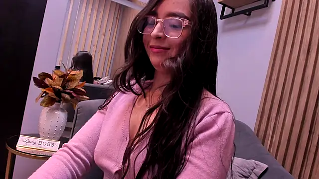 Snapshot of Eva_Macalliter chatting on 11.05.25 Eva Macalliter online show from 11.05.25