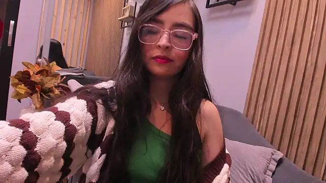 Snapshot of Eva_Macalliter chatting on 11.28.25 Eva Macalliter online show from 11.28.25