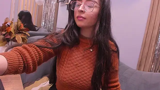 Snapshot of Eva_Macalliter chatting on 12.18.25 Eva Macalliter online show from 12.18.25