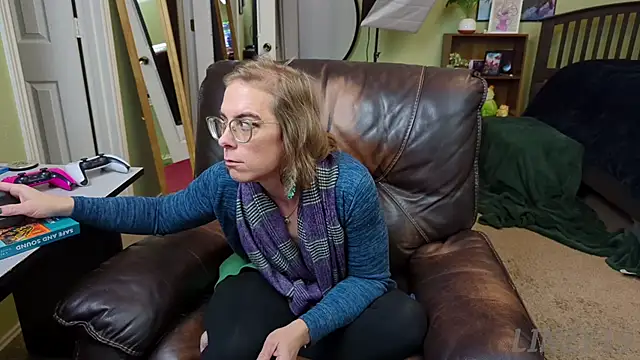 Snapshot of Linzy_19 chatting on 01.09.25 Linzy 19 online show from 01.09.25