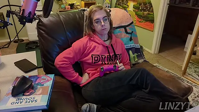 Snapshot of Linzy_19 chatting on 02.03.25 Linzy 19 online show from 02.03.25