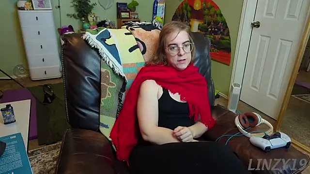 Snapshot of Linzy_19 chatting on 03.05.25 Linzy 19 online show from 03.05.25