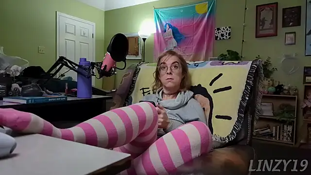 Snapshot of Linzy_19 chatting on 03.14.25 Linzy 19 online show from 03.14.25