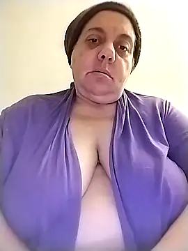 BustyBabyOfficial online show from 10.18.25