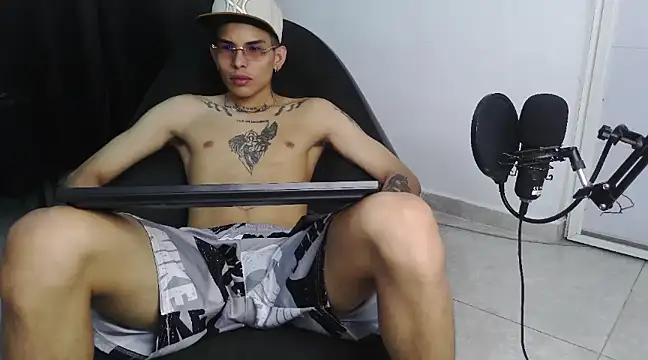 Snapshot of hot_king20 chatting on 02.25.25 hot king20 online show from 02.25.25