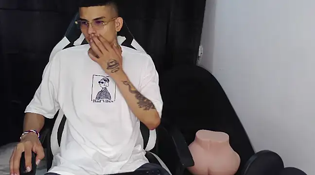 Snapshot of hot_king20 chatting on 03.04.25 hot king20 online show from 03.04.25