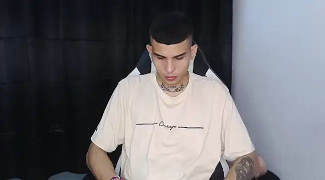 Snapshot of hot_king20 chatting on 03.23.25 hot king20 online show from 03.23.25