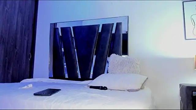 HollyEvanz online show from 02.03.26