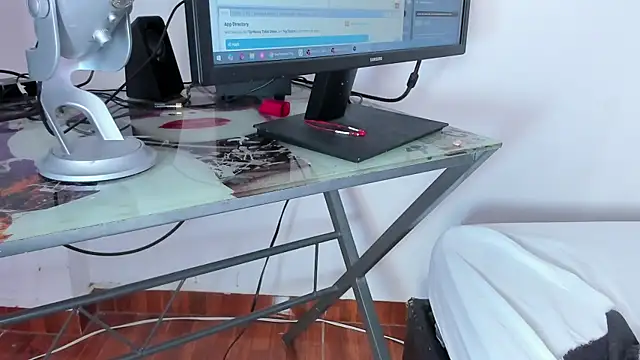 queen yully online show from 10.26.25