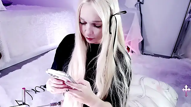Snapshot of babymisa chatting on 10.27.25 babymisa online show from 10.27.25