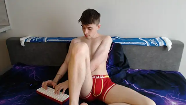 Snapshot of Student_Oliver chatting on 05.20.26 Student Oliver online show from 05.20.26