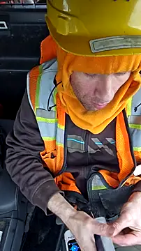 Snapshot of HandsumHungDaddy chatting on 01.07.25 HandsumHungDaddy online show from 01.07.25