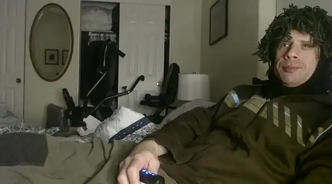 Snapshot of HandsumHungDaddy chatting on 01.12.25 HandsumHungDaddy online show from 01.12.25