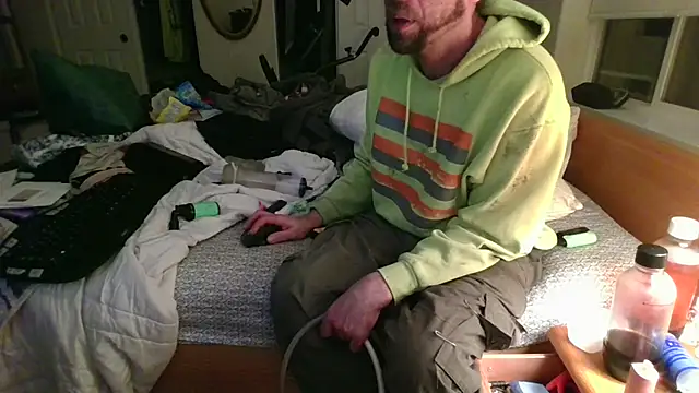 Snapshot of HandsumHungDaddy chatting on 03.03.25 HandsumHungDaddy online show from 03.03.25