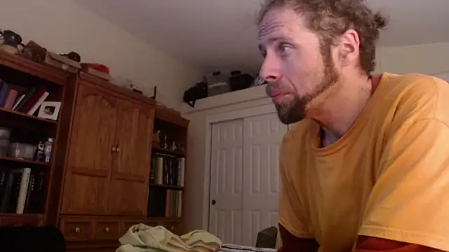 Snapshot of HandsumHungDaddy chatting on 03.09.25 HandsumHungDaddy online show from 03.09.25