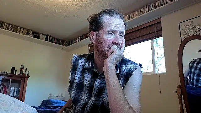 Snapshot of HandsumHungDaddy chatting on 09.24.25 HandsumHungDaddy online show from 09.24.25