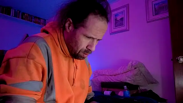 Snapshot of HandsumHungDaddy chatting on 02.16.26 HandsumHungDaddy online show from 02.16.26