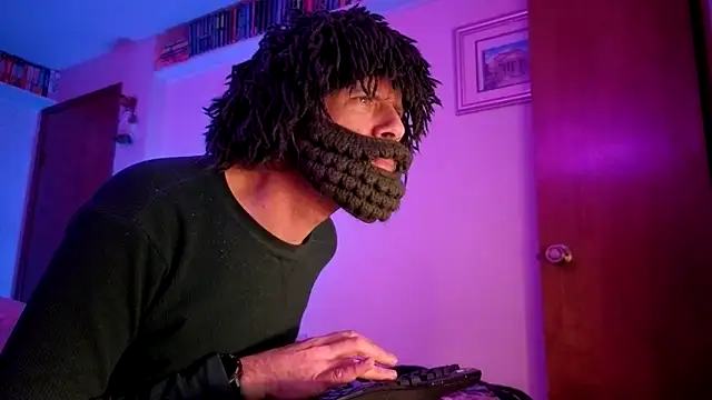 Snapshot of HandsumHungDaddy chatting on 02.25.26 HandsumHungDaddy online show from 02.25.26