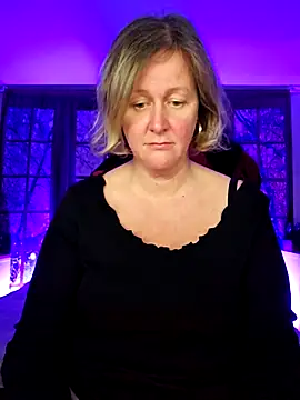 Snapshot of MarleneBloem chatting on 02.13.25 MarleneBloem online show from 02.13.25