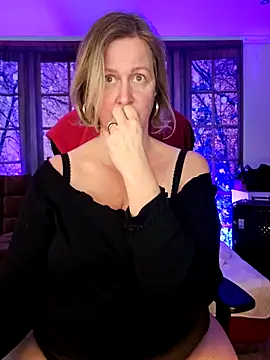 Snapshot of MarleneBloem chatting on 02.26.25 MarleneBloem online show from 02.26.25