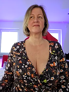Snapshot of MarleneBloem chatting on 03.13.25 MarleneBloem online show from 03.13.25
