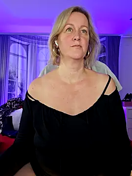 Snapshot of MarleneBloem chatting on 09.17.25 MarleneBloem online show from 09.17.25