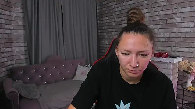 SarahCoksss online show from 10.14.25