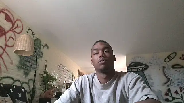 Snapshot of Shhhtrey0375 chatting on 06.13.26 Shhhtrey0375 online show from 06.13.26