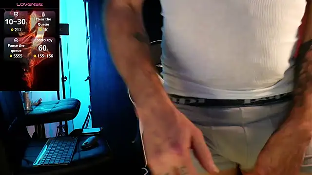 Snapshot of FiftyShadez chatting on 02.02.25 FiftyShadez online show from 02.02.25