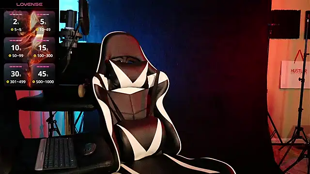 Snapshot of FiftyShadez chatting on 02.18.25 FiftyShadez online show from 02.18.25