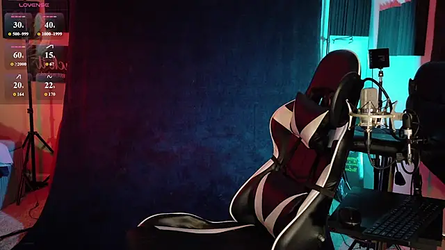 Snapshot of FiftyShadez chatting on 02.15.26 FiftyShadez online show from 02.15.26