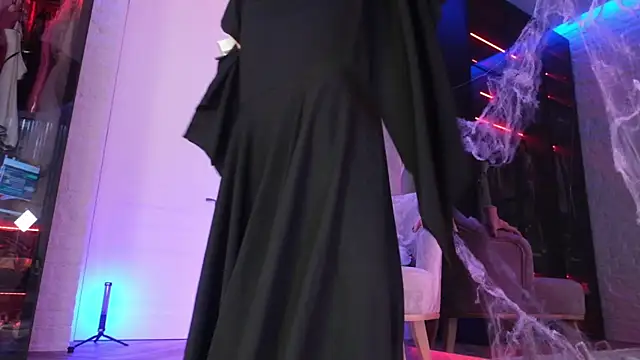 Snapshot of Tasha_Allas chatting on 10.31.25 Tasha Allas online show from 10.31.25