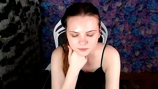 Snapshot of IxxiLiana chatting on 10.23.25 IxxiLiana online show from 10.23.25