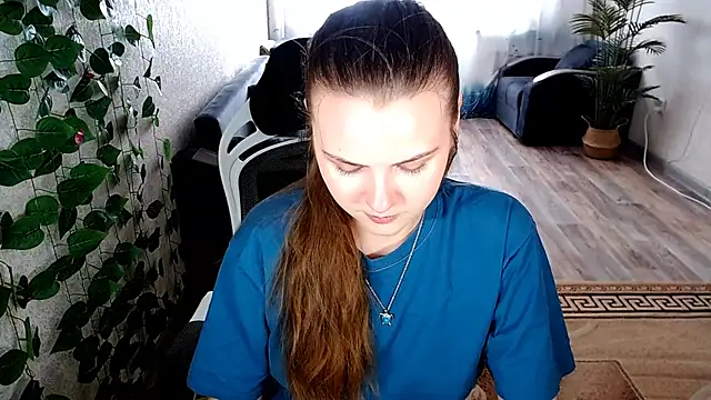 Snapshot of IxxiLiana chatting on 10.31.25 IxxiLiana online show from 10.31.25