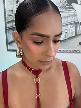 Mau White online show from 10.18.25