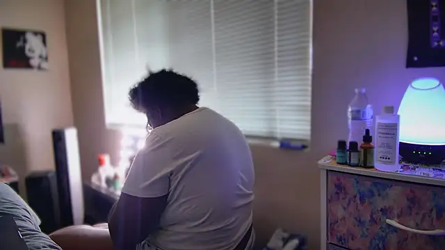 Snapshot of Yagurl__west chatting on 02.03.25 Yagurl west online show from 02.03.25