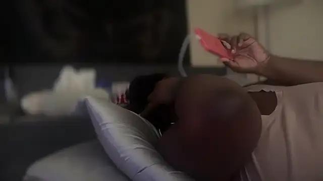 Snapshot of Yagurl__west chatting on 02.14.25 Yagurl west online show from 02.14.25